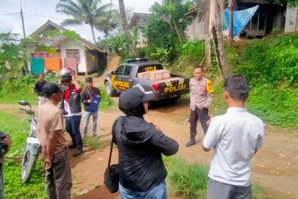 Bersama Yayasan Panda Garut, Polsek Banjarwangi Distribusikan Bantuan Sembako