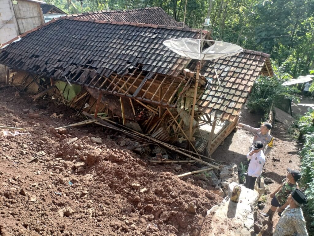 Bencana Longsor di Kampung Cileunca BL. Limbangan