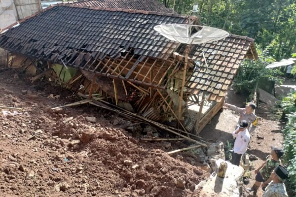 Bencana Longsor di Kampung Cileunca BL. Limbangan