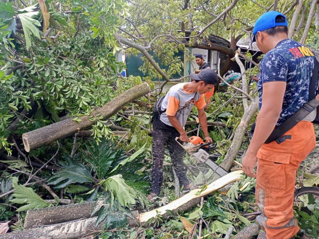 Cuaca Buruk, Pemda Lobar Minta Masyarakat Tetap Waspada