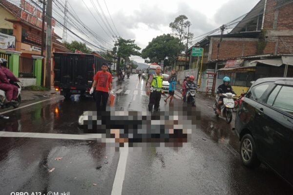 Pegendara Sepeda Motor Tewas Tergilas Bus di Jalan Raya Kadungora Garut