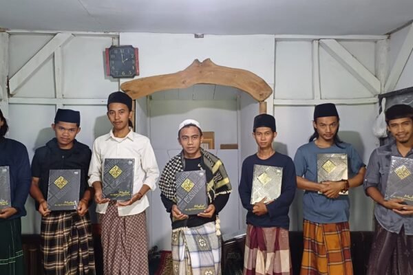 Gandeng Media, Sat Reskrim Polres Garut Salurkan Al-Quran di Hari ke Tiga Bulan Suci Ramadhan 1445 H