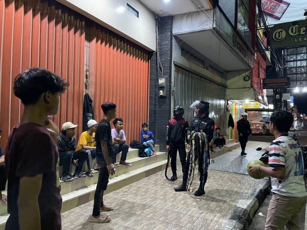 Tengah Perang Sarung, Puluhan Remaja di Sukaregang Diamankan Polisi