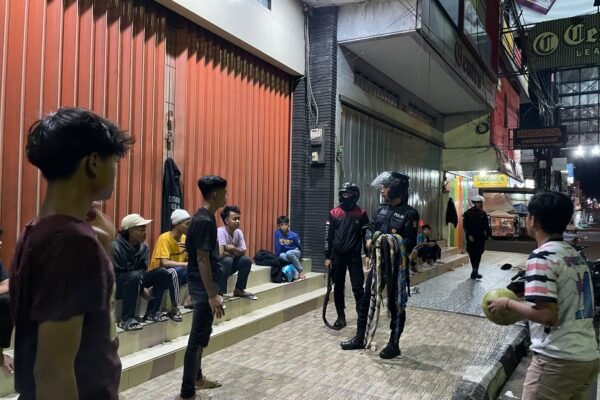 Tengah Perang Sarung, Puluhan Remaja di Sukaregang Diamankan Polisi