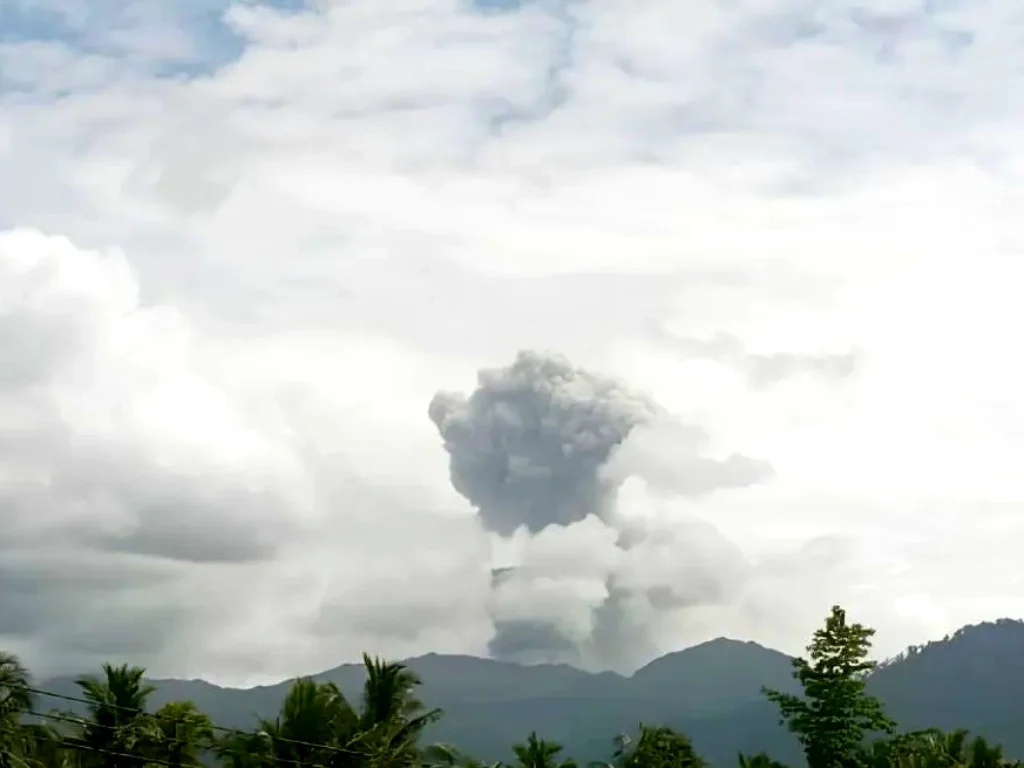 Gunung Dukono Erupsi, Muntahkan Abu Vulkanik Setinggi 1,5 kilometer
