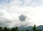 Gunung Dukono Erupsi, Muntahkan Abu Vulkanik Setinggi 1,5 kilometer