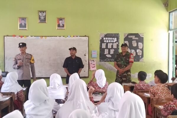 Cegah Perang Sarung Dan Petasan, Polsek Limbangan Gelar Pembinaan Ke Lingkungan Sekolah