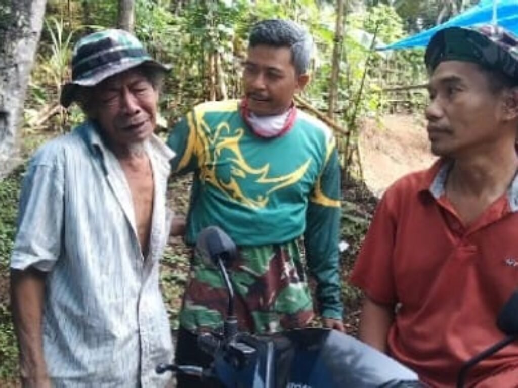 Tangis Haru Papuk Muslim Iringi Kepulangan Satgas TMMD ke-119