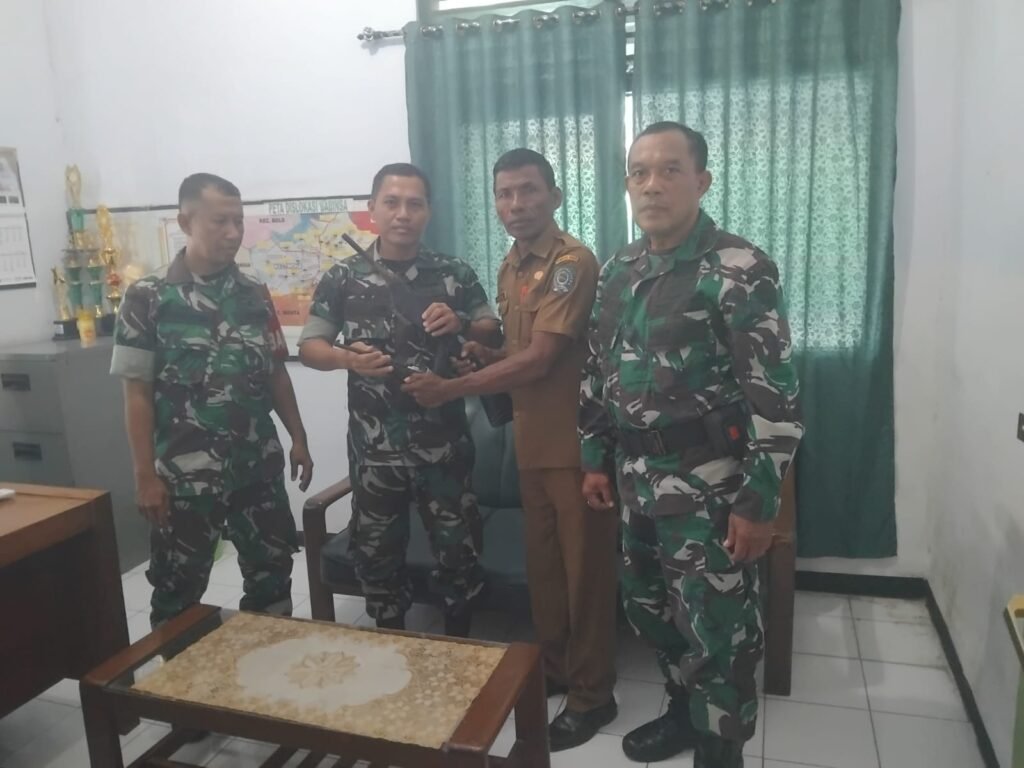 Dengan Sukarela, Masyarakat Desa Cenggu Serahkan Senjata Api Rakitan