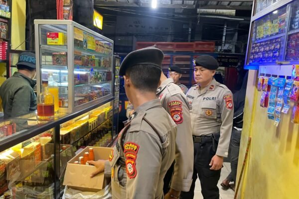 Puluhan Botol Miras Berhasil Diamankan Sat Samapta Polres Garut
