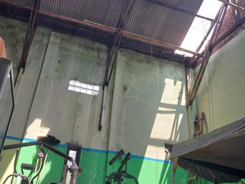 Naas! Seorang Pekerja Bangunan di Garut Tewas Terjatuh Dari Atap Gor