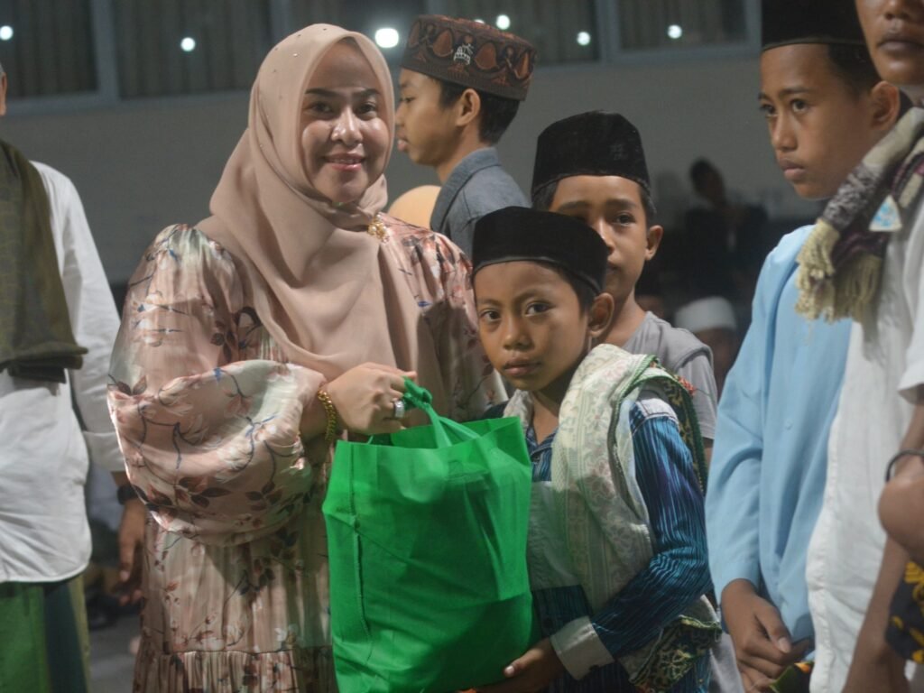 Megawati Tebarkan Sedekah Untuk Anak Yatim Piatu, Fakir Miskin Dan Kaum Dhuafa