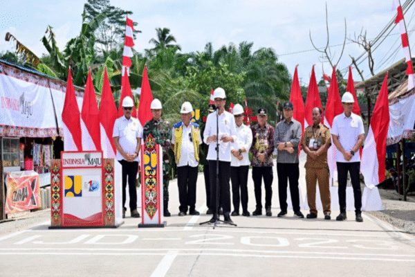 Presiden Resmikan Pelaksanaan Inpres Jalan Daerah di Kalimantan Timur