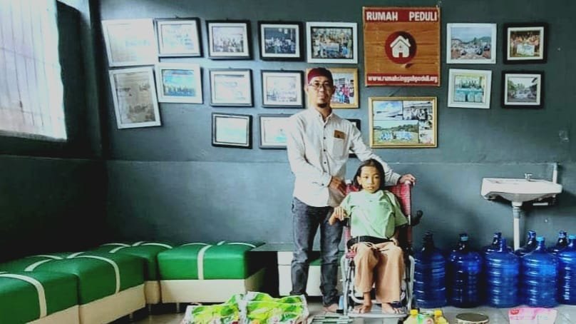 Seorang Anak penderita Tumor di Kecamatan Rajabasa akhirnya dibawa berobat ke RSCM jakarta oleh Pemkab Lamsel