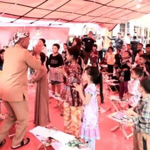 PJ-Bupati-KBB-Turun-Langsung-Beri-Trauma-Healing-pada-Korban-Longsor-di-cibenda-Cipongkor