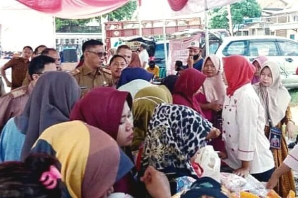 Telor Ayam Jadi Sasaran Emak-emak di Pasar Murah Bakauheni