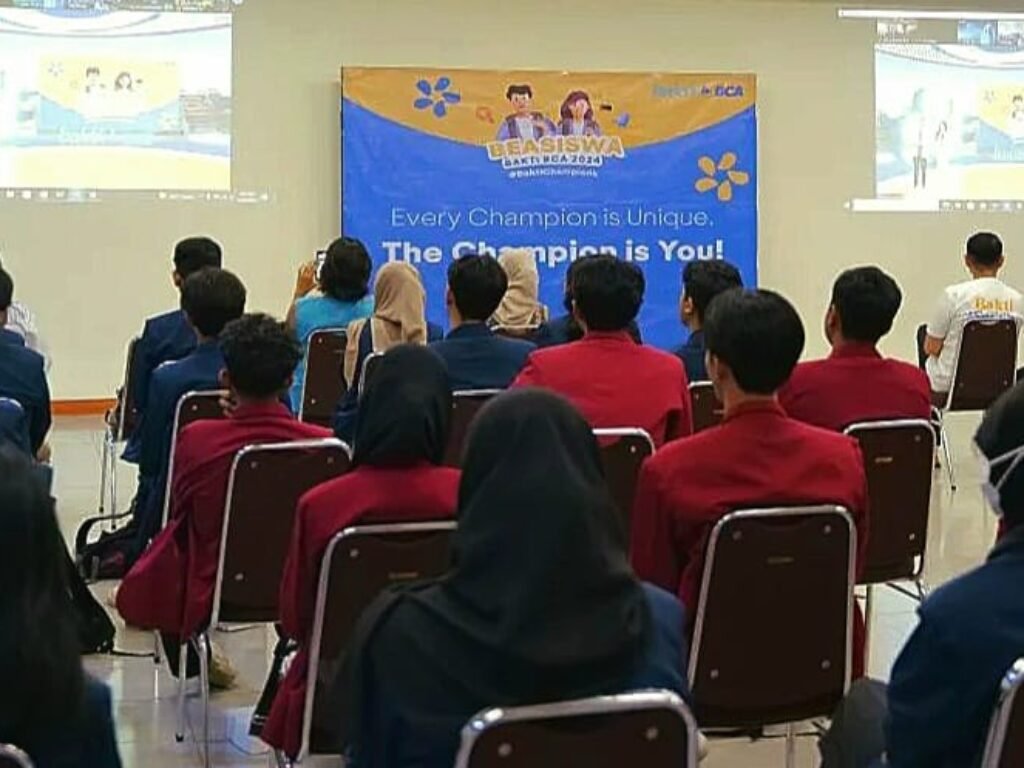 Dukung Visi Indonesia Emas, Beasiswa Bakti BCA 2024 Diberikan Kepada 700 mahasiswa
