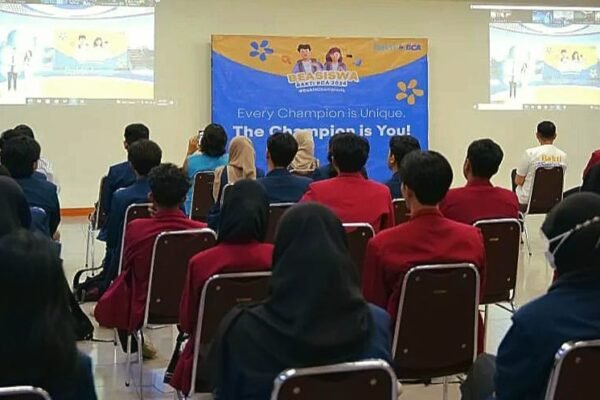 Dukung Visi Indonesia Emas, Beasiswa Bakti BCA 2024 Diberikan Kepada 700 mahasiswa
