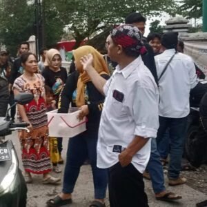 Sundawani Cipatat Berbagi Takjil