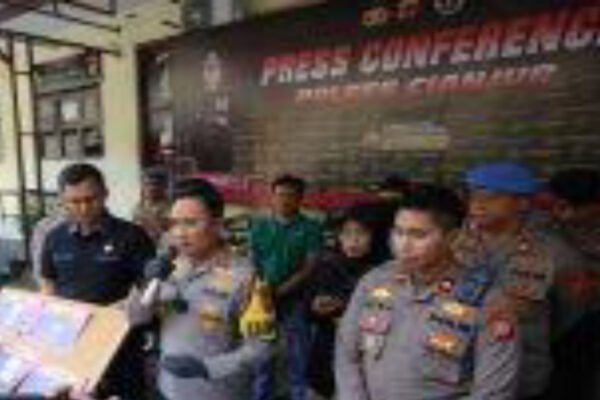 Mayat Laki-laki Ditemukan Berlumuran Darah di Jalan Raya Cikalong Tasikmalaya