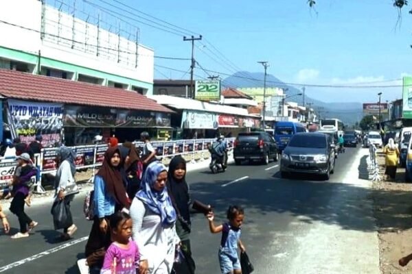 Lalin Pasca Puncak Arus Balik Kembali Normal Namun Polisi Tetap Siaga Hingga Dini Hari