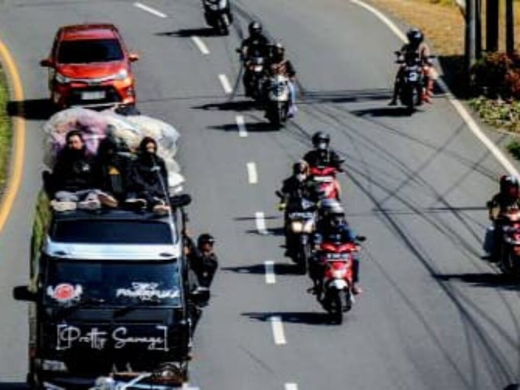 Hari ke-2 Lebaran Arus Lalin Bandung-Garut Padat, Polres Garut Terapkan Sistem Satu Arah