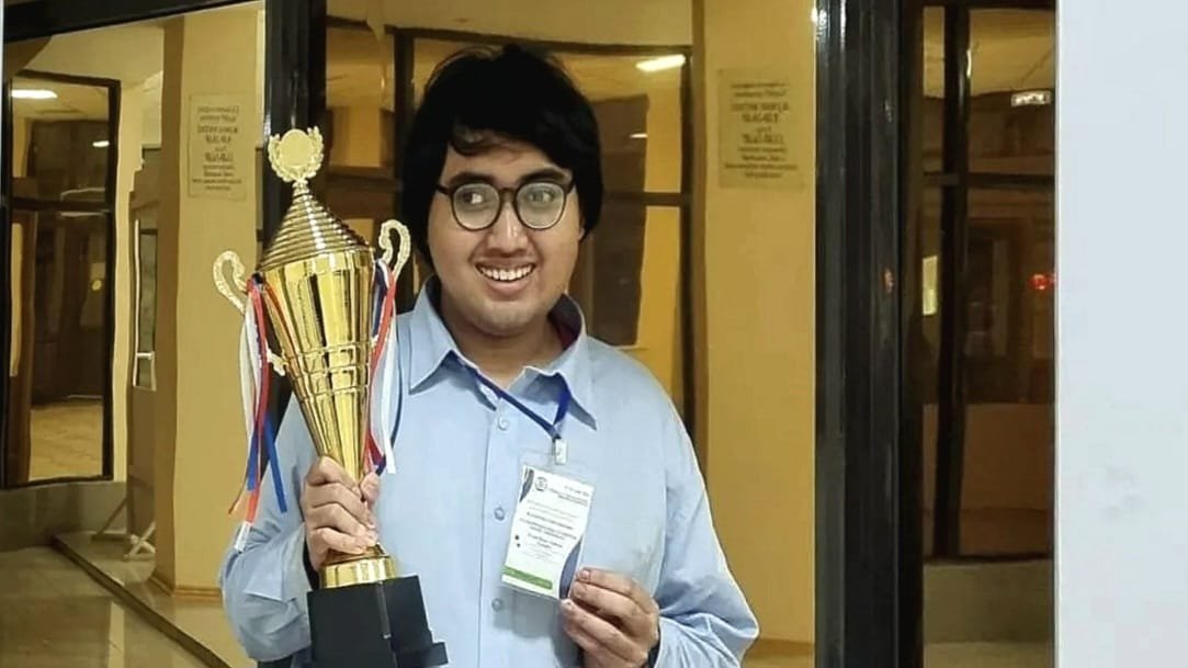 Ernest Mahasiswa Indonesia Juara 1 Olimopiade Sains di Kazakhstan