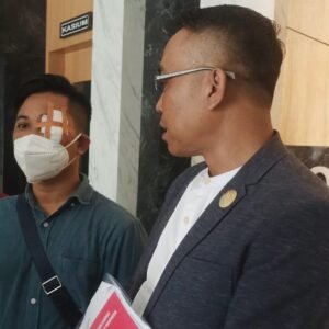 Advokat atau pengacara, atas nama Asep Zaenal Aripin, SH yang dianiaya oleh sejumlah oknum warga di Kecamatan Bungbulang Kabupaten Garut.