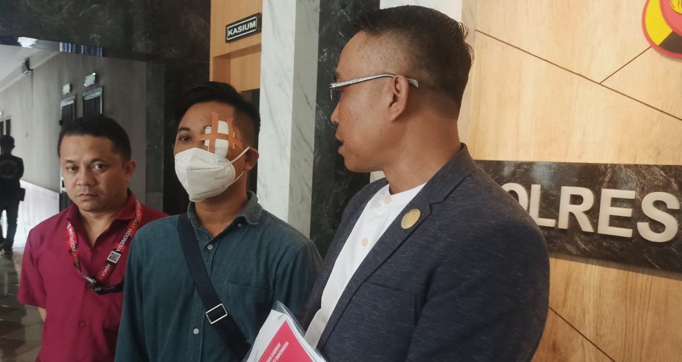 Advokat atau pengacara, atas nama Asep Zaenal Aripin, SH yang dianiaya oleh sejumlah oknum warga di Kecamatan Bungbulang Kabupaten Garut.