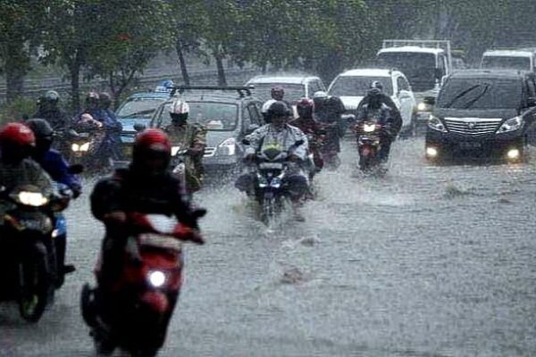 BMKG Rilis Perkiraan Cuaca Ekstrim Akhir Pekan Ini Warga Agar Waspada