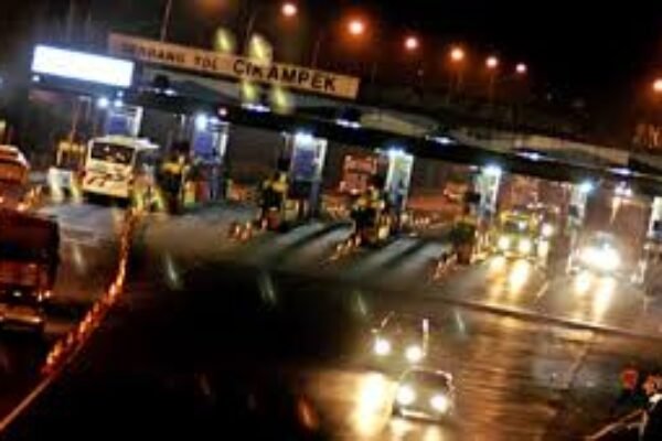 Ratusan Ribu Kendaraan Mulai Keluar Meninggalkan Bandung Pasca Lebaran