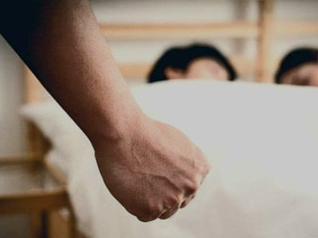 Heboh Sebuah video Penggerebekan Beredar di Media Sosial Oknum Polisi di Garut Diduga Selingkuh dengan Istri Orang