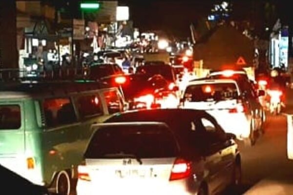 Urai Kemacetan Puncak Arus Balik Polres Garut Berlakukan One Way 19 Kali