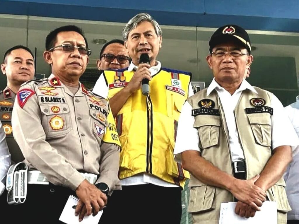 Korlantas Polri Rekayasa Lalin, Menko PMK Pastikan Kelancaran Tol Bocimi Pasca Longsor