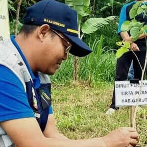 PDAM Tirta Intan Tanam 2000 Pohon jaga Sumber daya air