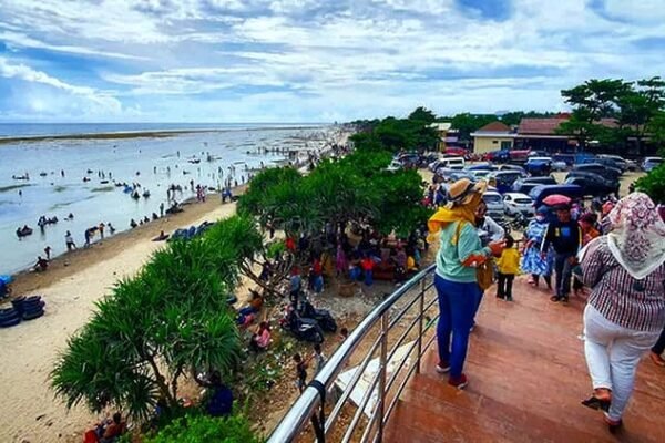 Pantai Sayang Heulang Selalu Dibanjiri Pengujung Usai Lebaran