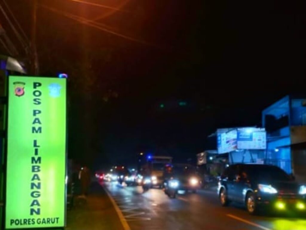 Kendaraan Masih Padati Jalan Limbangan Garut Menuju Bandung Polisi Akan Terapkan One Way