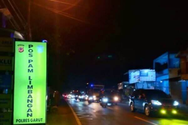 Kendaraan Masih Padati Jalan Limbangan Garut Menuju Bandung Polisi Akan Terapkan One Way
