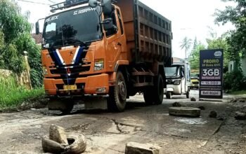 Akibat Jalan Cipatat- Cipeundeuy Berlubang 9 Lakalantas Terjadi Satu Korban Alami Patah Kaki