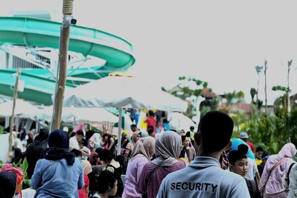Meski Tiket Promo Habis Waterpark Tropikana Tetap Dibanjiri Pengunjung