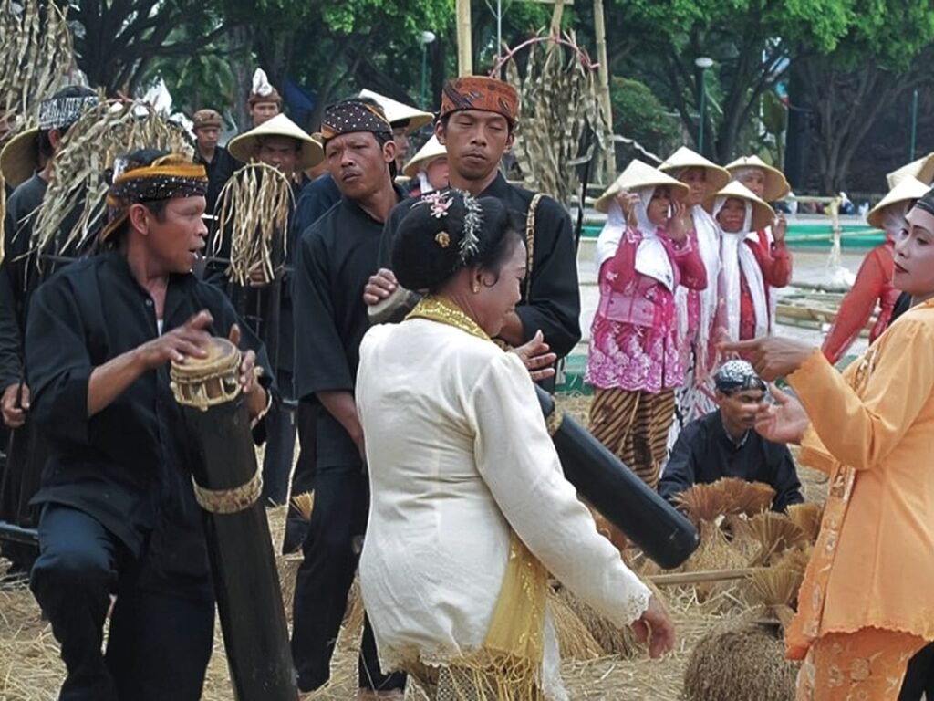 Tradisi Seren Taun “Ngalaksa” Sensus Penduduk Ala Suku Baduy Yang Sudah Ada Sebelum BPS Lahir