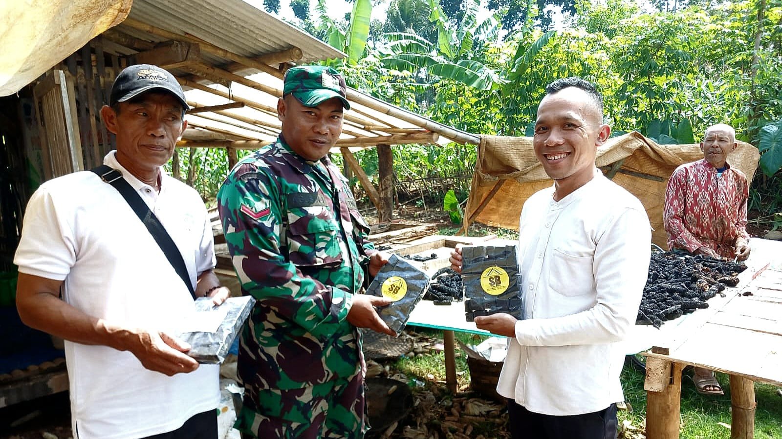 Arang Briket Bonggol Jagung Desa Mekar Asih Butuh Perhatian Serius Pemerintah