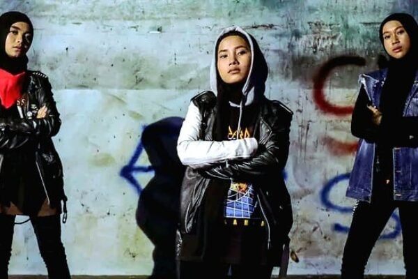 Tiga Gadis Desa Asal Garut Diundang Tampil di Acara Festival Musik Glastonbury Yang Melegenda Di Inggris