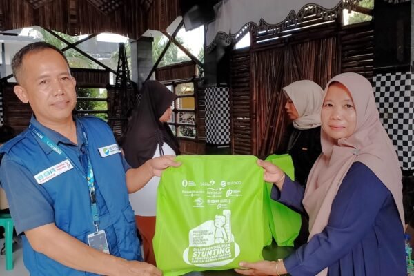 BGR Republik Indonesia Persero Bagikan Telor dan Daging ke KRS Purwakarta