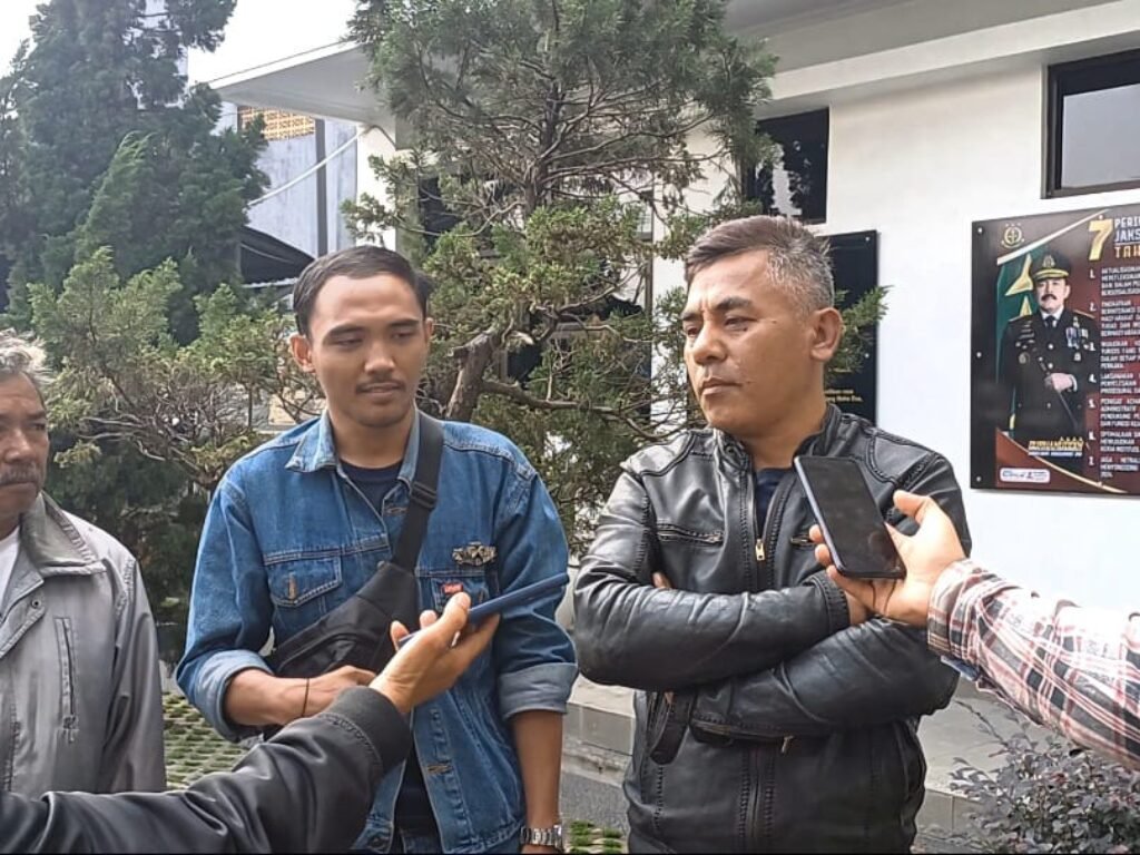 Pemerintahan Desa Pakenjeng Dituding Korupsi, Masyarakat Datangi Kejari Garut