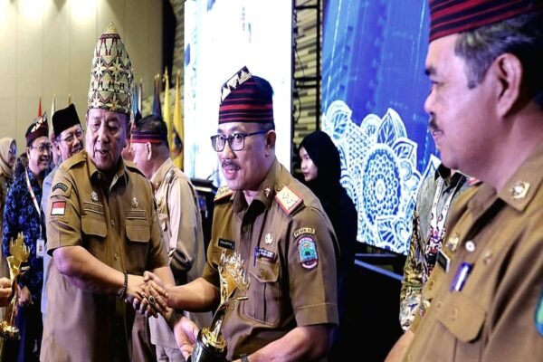 Pemkab Lamsel Raih Penghargaan Pembangunan Daerah Sai Bumi Ruwa Jurai