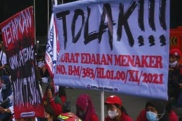Peringati May Day Ribuan Buruh di Garut Lakukan Long March dari Bunderan Suci ke Gedung DPRD