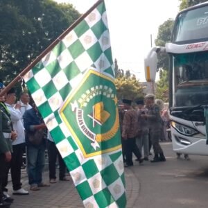 Isak Tangis keluaraga Iringi Keberangkatan Jamaah Haji Kolter 39 Asal Garut