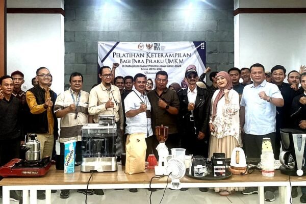 Mulan Jameela Kabulkan Keinginan Pelaku UMKM Malangbong Racik Kopi