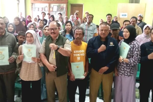 Penyerahan 88 Sertifikat Tanah di Desa Cipatat oleh BPN KBB: Pesan Penting yang Harus Diingat